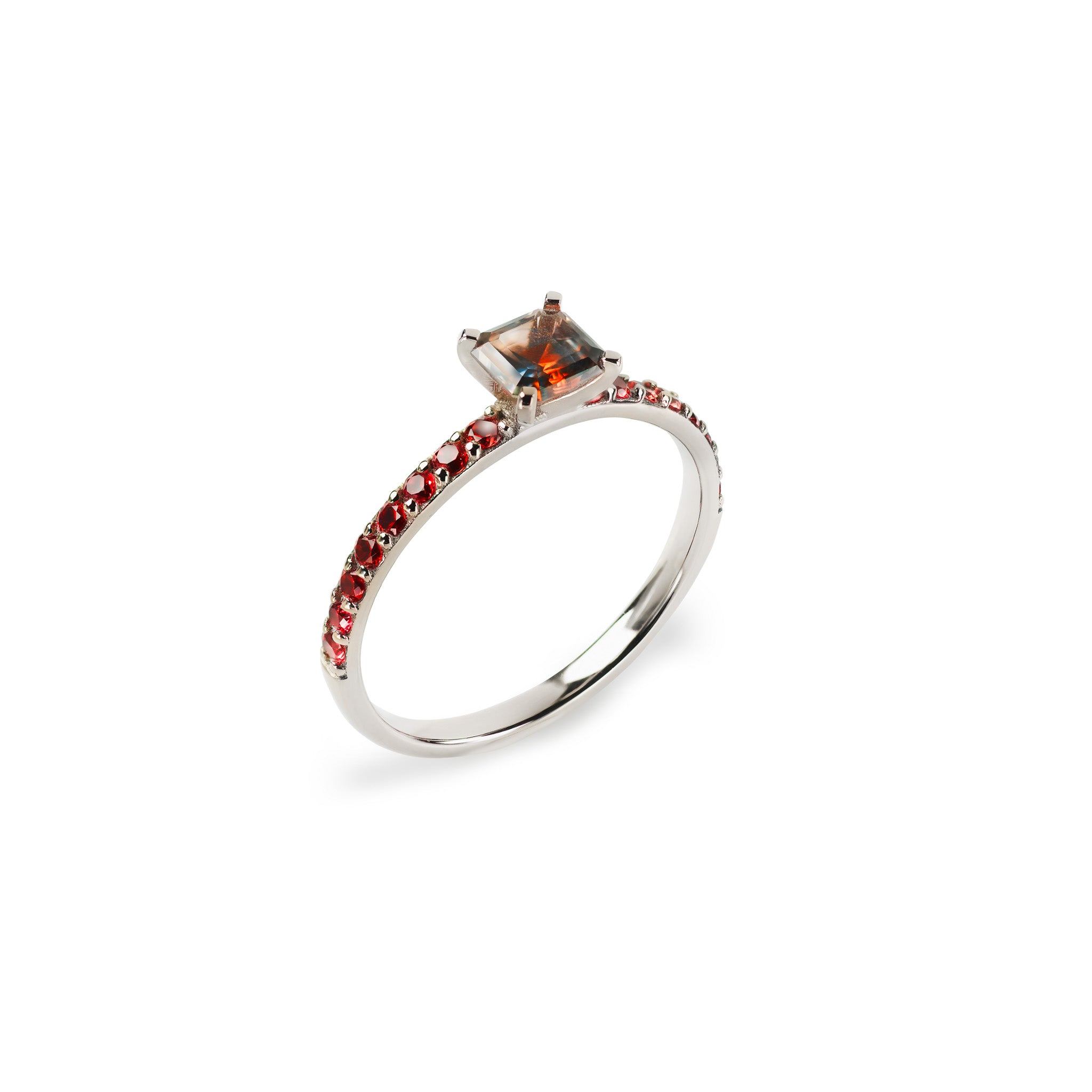 Ring mit Bi-Color Saphir 18kt Weißgold – Handgefertigter Ring mit lila-rotem Saphir und Spinell, Einzelstück, BeVain München