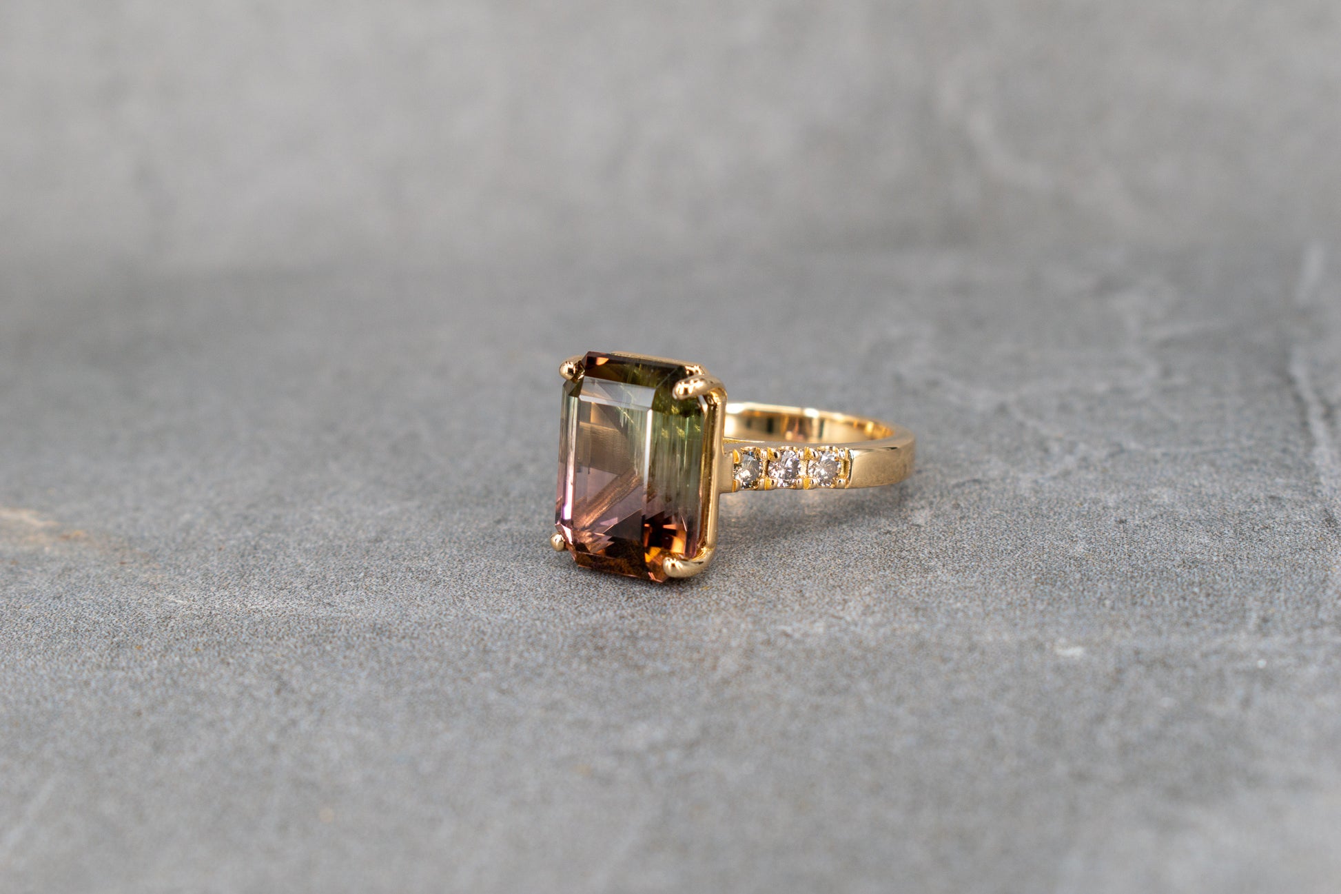 Tricolor Turmalin Ring mit Brillanten